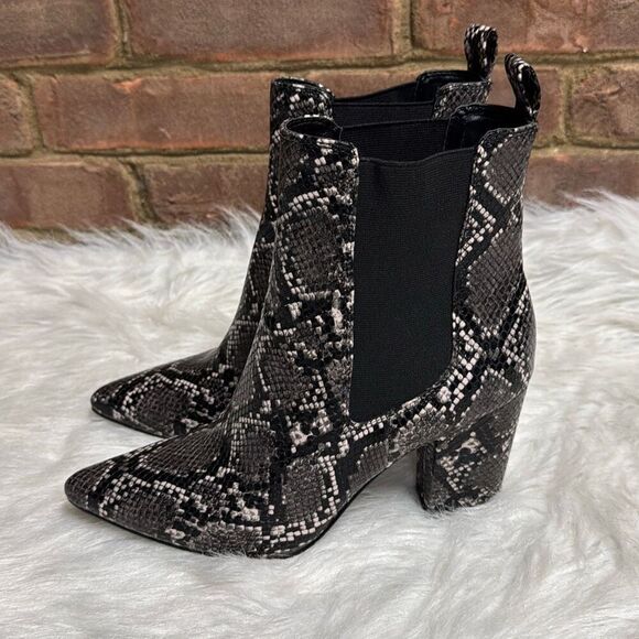 Steve Madden Women's Subtle Gray Snake Ankle Boot Size 10 NEW - Picture 1 of 8
